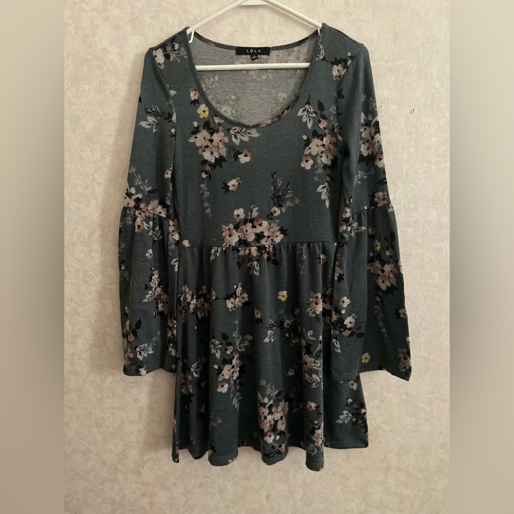 LDLA women's small gray floral dress